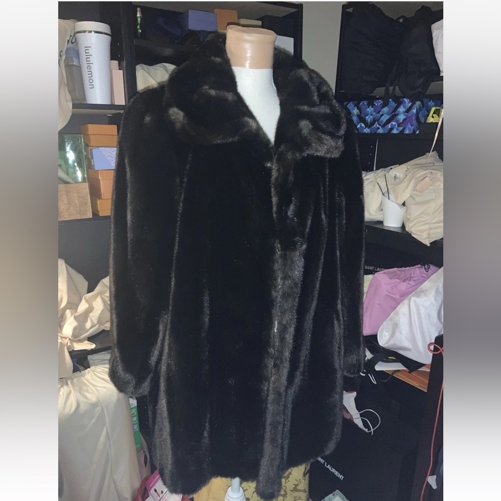 VINTAGE 60’s/70’s Hillmoor Tissavel Faux Fur Coat. Mint condition. SZ. L/XL.